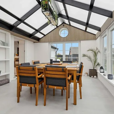 Comfortably In Scenic Surroundings *