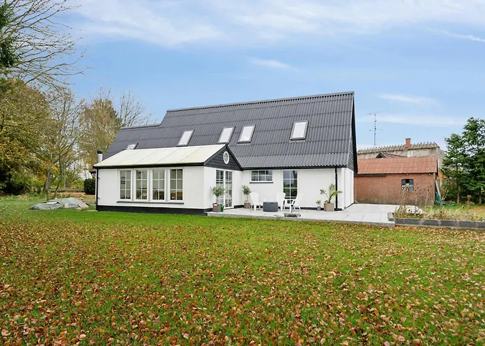 Comfortably In Scenic Surroundings *